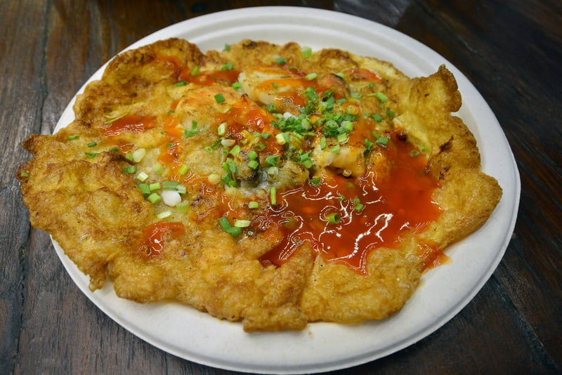 Oysters fried in egg batter, Oyster omelette